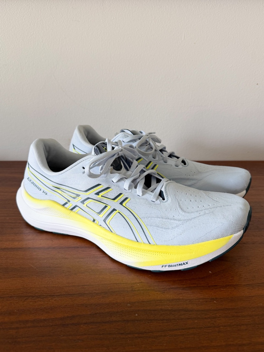 ASICS GT-2000 14 Men's Size 11 Running Shoes Gray Yellow PureGEL 1011C056